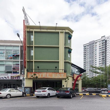 Oyo 604 Hotel Est Equine Park Seri Kembangan Exteriör bild
