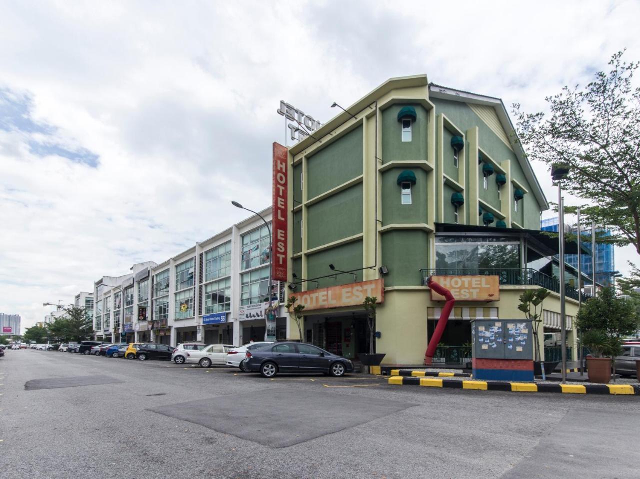 Oyo 604 Hotel Est Equine Park Seri Kembangan Exteriör bild