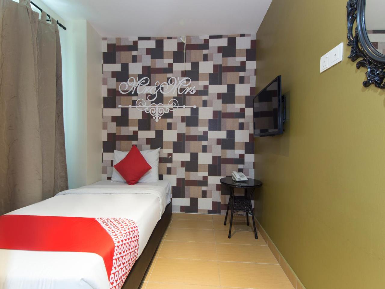 Oyo 604 Hotel Est Equine Park Seri Kembangan Exteriör bild